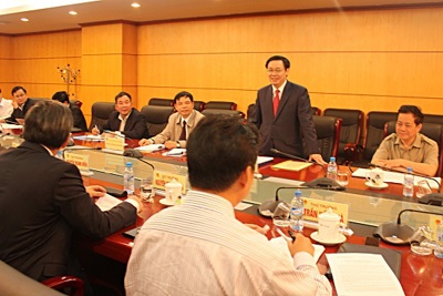 Trưởng Ban Kinh tế Trung ương Vương Đình Huệ làm việc với Bộ Tài nguyên-Môi trường 